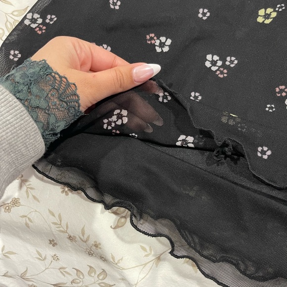 Forever 21 mini floral mesh skirt - Picture 4 of 7
